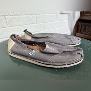 TOMS Men's Two-Tone Gray and Cream Slip-On Loafers